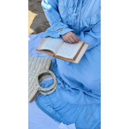 THE VICTORIAN DRESS